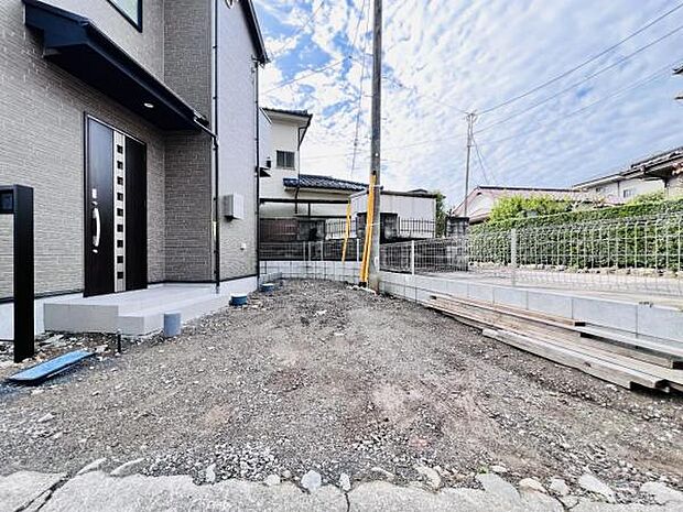 駐車場ももちろん完備しておりますのでお車所有の方にも心強いです。