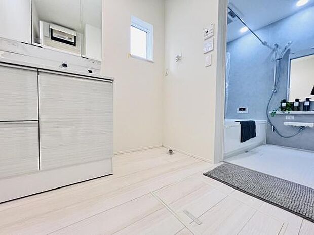 脱衣所は小さなお子様がいるご家庭にも重宝されます。