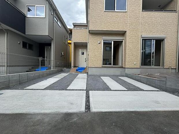 駐車場ももちろん完備しておりますのでお車所有の方にも心強いです。