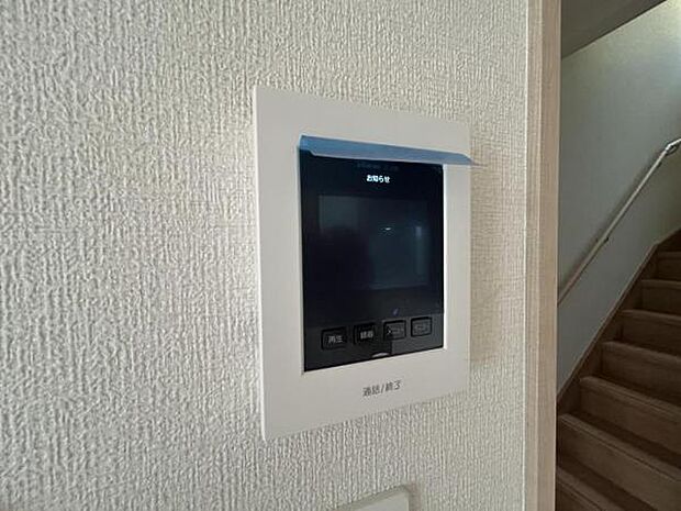 訪問者を確認できるTVモニター付きインターフォンです。