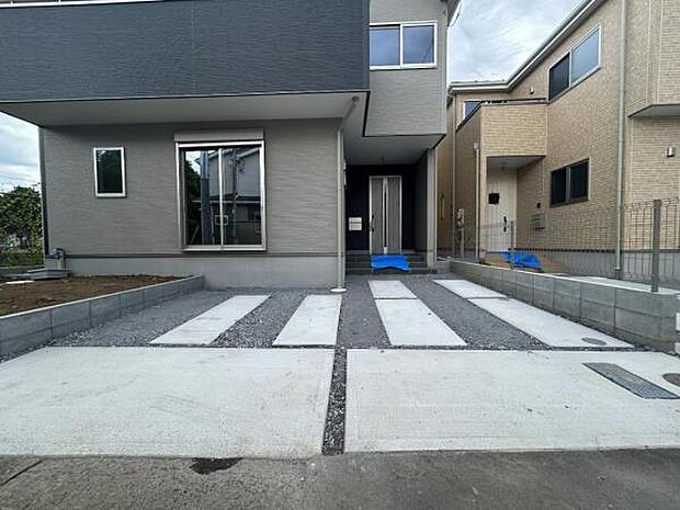 駐車場ももちろん完備しておりますのでお車所有の方にも心強いです。