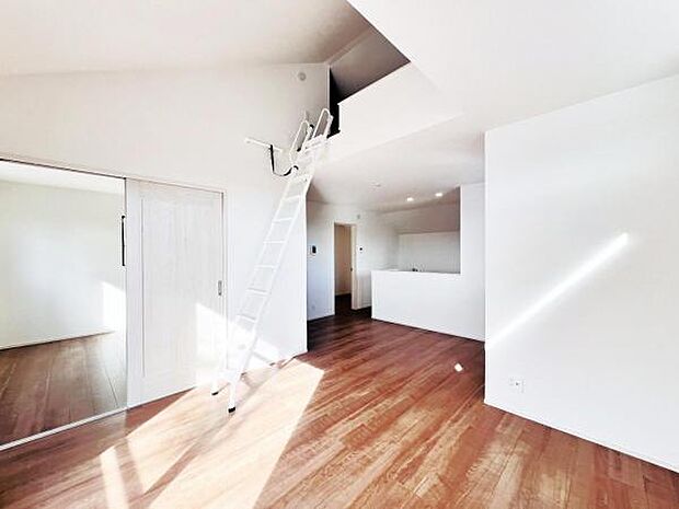 家族団らんの場所としてゆったりと居心地の良いリビングです。