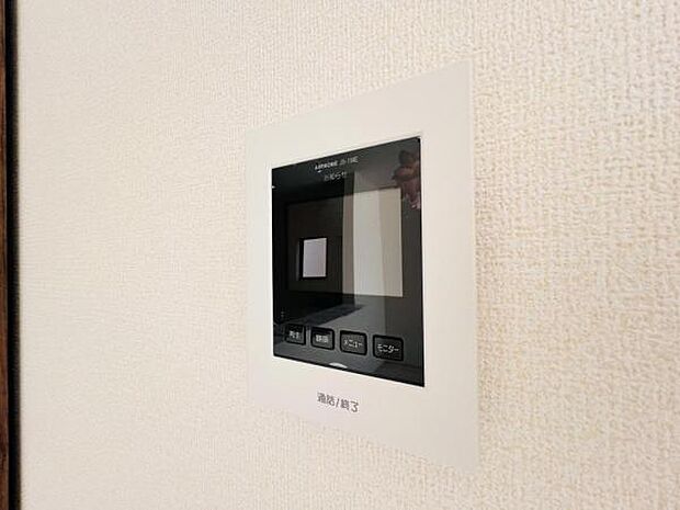 訪問者を確認できるTVモニター付きインターフォンです。