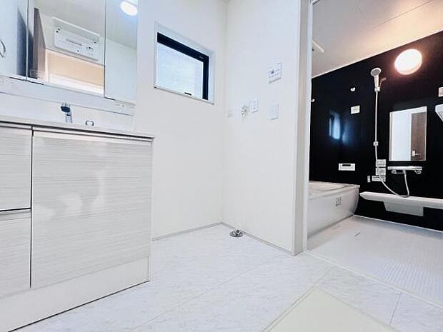 脱衣所は小さなお子様がいるご家庭にも重宝されます。