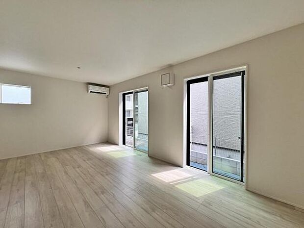 家族団らんの場所としてゆったりと居心地の良いリビングです。