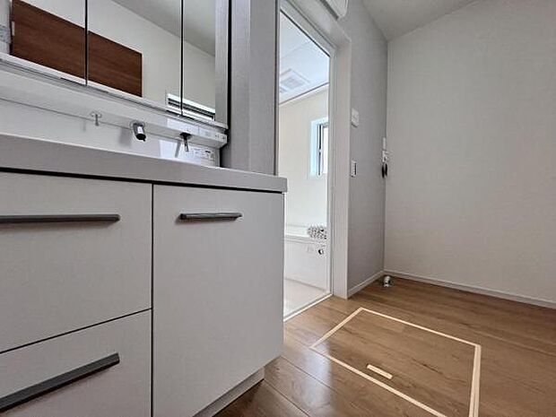 脱衣所は小さなお子様がいるご家庭にも重宝されます。