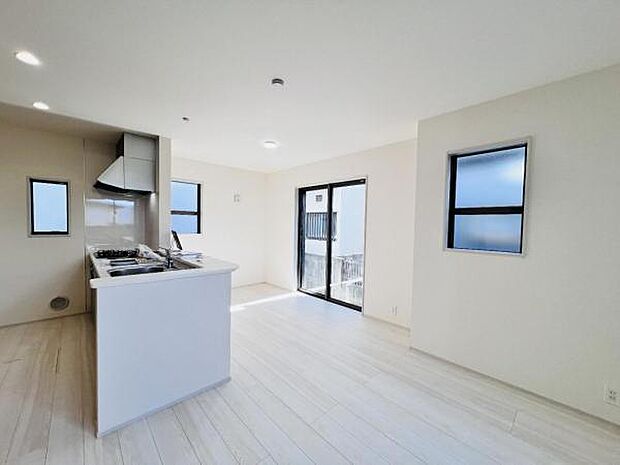 リビングダイニングになります。ご家族そろっての素敵な空間になりそうですね。