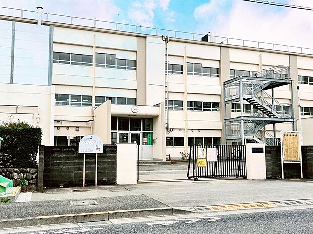 昭島市立玉川小学校まで約940m（徒歩12分）