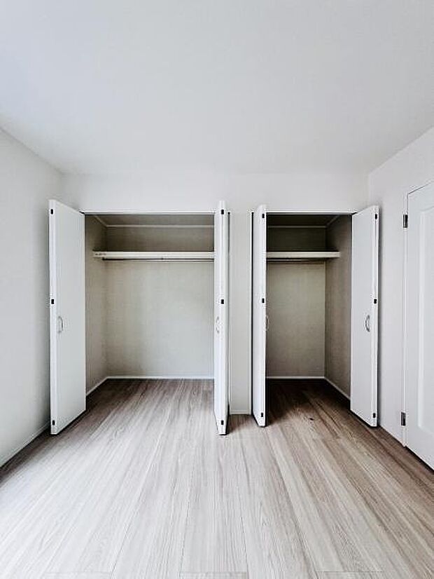 いつでもお部屋をスッキリお使い頂ける収納スペースを設置。