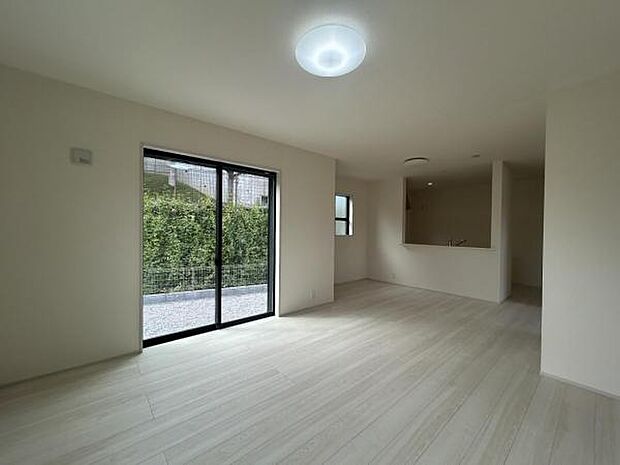 家族団らんの場所としてゆったりと居心地の良いリビングです。