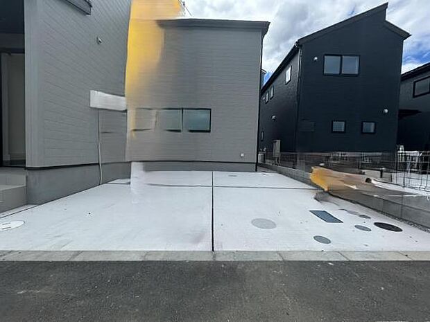 駐車場ももちろん完備しておりますのでお車所有の方にも心強いです。