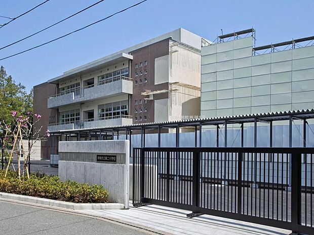 青梅市立第二小学校まで約750m(徒歩10分)