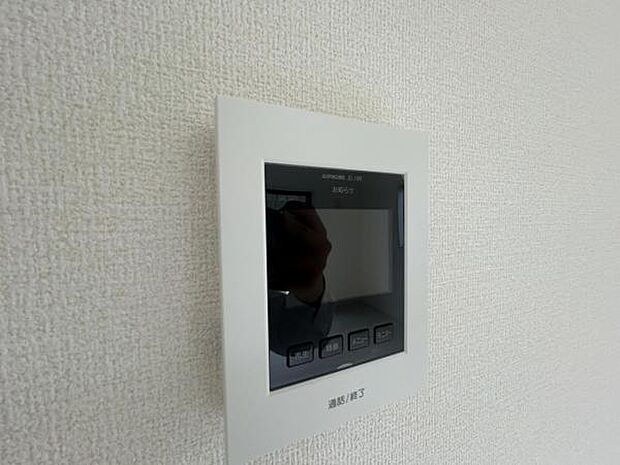訪問者を確認できるTVモニター付きインターフォンです。