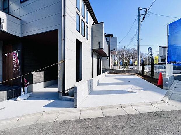 駐車場ももちろん完備しておりますのでお車所有の方にも心強いです。