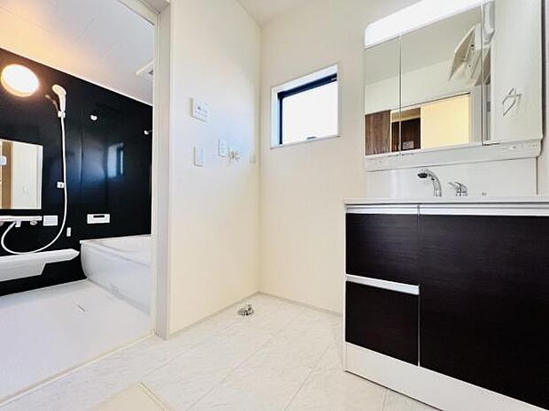 脱衣所は小さなお子様がいるご家庭にも重宝されます。