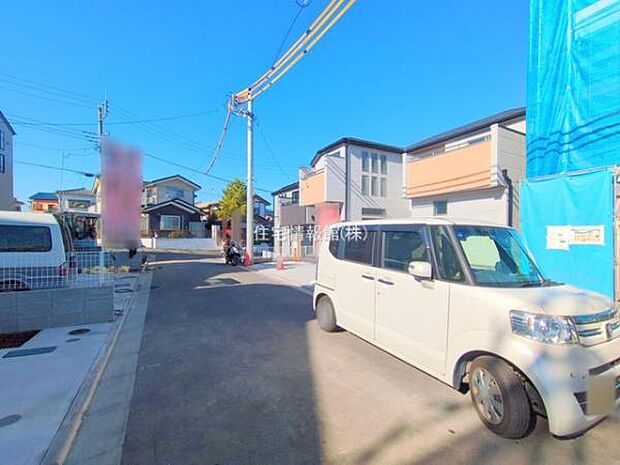 前面道路を含めた現地写真です。