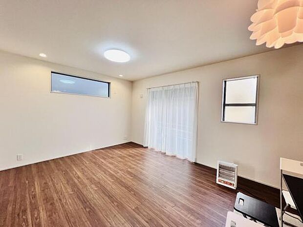 家族団らんの場所としてゆったりと居心地の良いリビングです。