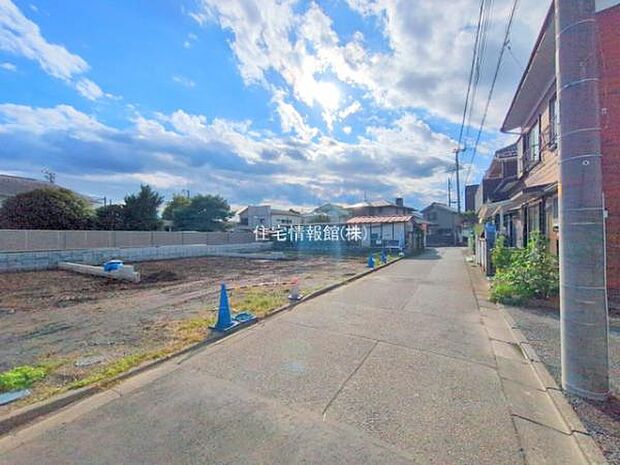 前面道路を含めた現地写真です。