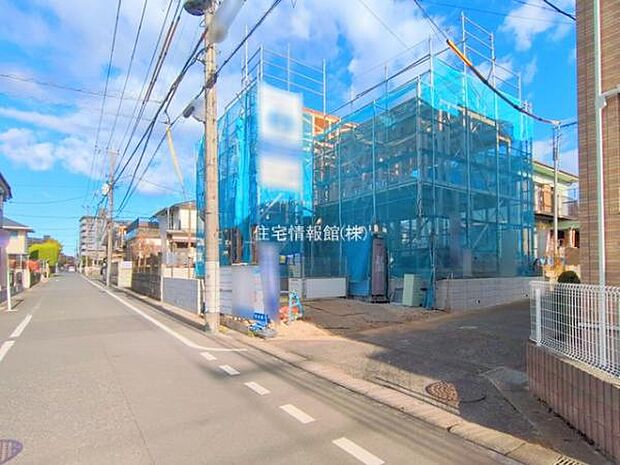 前面道路を含めた現地写真です。