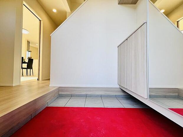 いつも気持ちよくご家族を迎えられる玄関です。