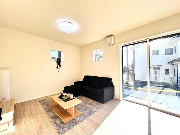 家族団らんの場所としてゆったりと居心地の良いリビングです。