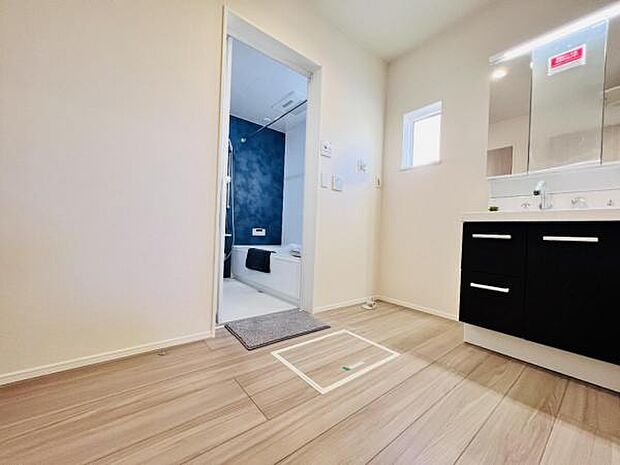 脱衣所は小さなお子様がいるご家庭にも重宝されます。