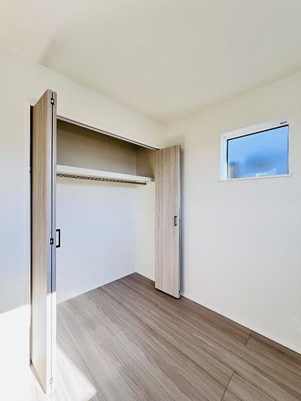 いつでもお部屋をスッキリお使い頂ける収納スペースを設置。