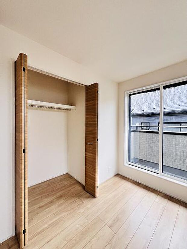 いつでもお部屋をスッキリお使い頂ける収納スペースを設置。