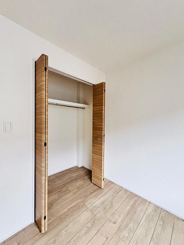 いつでもお部屋をスッキリお使い頂ける収納スペースを設置。