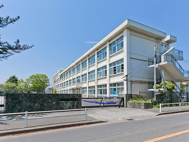 羽村市立栄小学校まで約400m(徒歩5分)