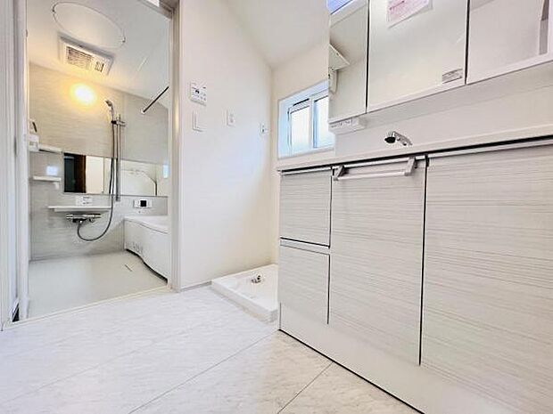 脱衣所は小さなお子様がいるご家庭にも重宝されます。