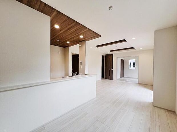 リビングダイニングになります。ご家族そろっての素敵な空間になりそうですね。