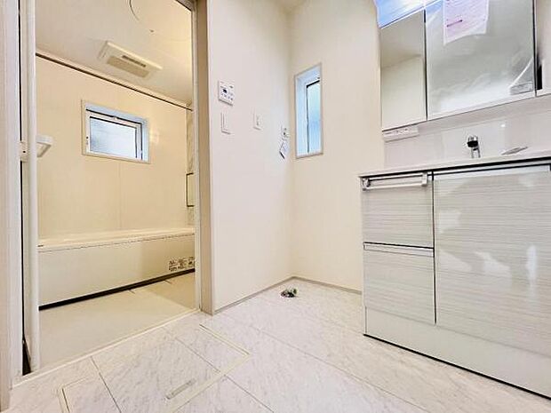 脱衣所は小さなお子様がいるご家庭にも重宝されます。