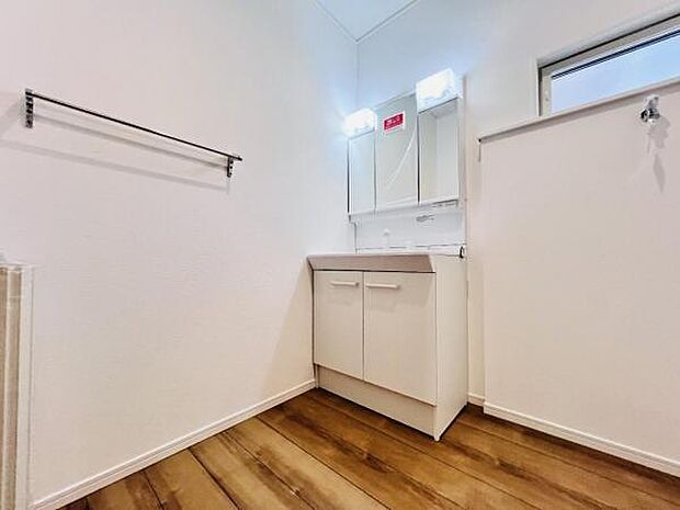 脱衣所は小さなお子様がいるご家庭にも重宝されます。