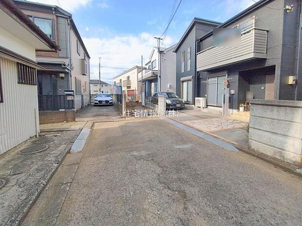 前面道路を含めた現地写真です。