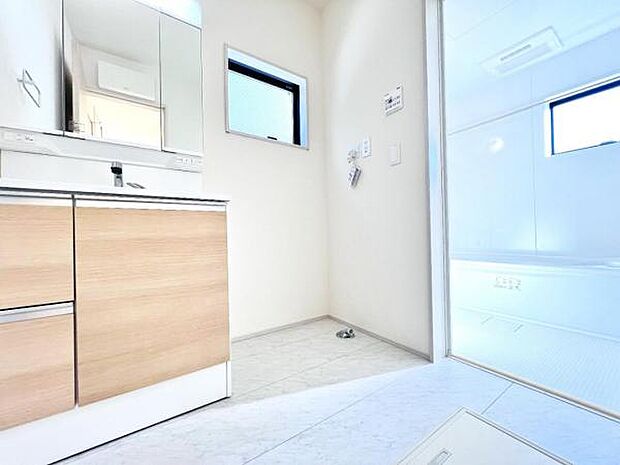 脱衣所は小さなお子様がいるご家庭にも重宝されます。