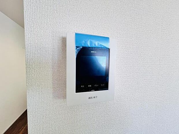 訪問者を確認できるTVモニター付きインターフォンです。