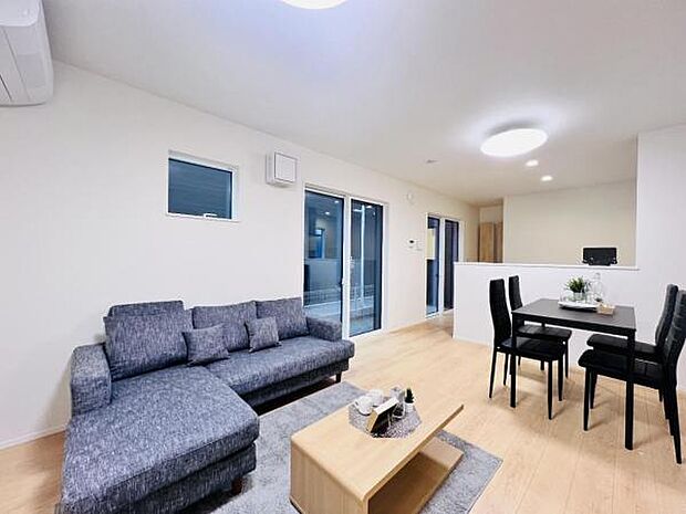 家族団らんの場所としてゆったりと居心地の良いリビングです。