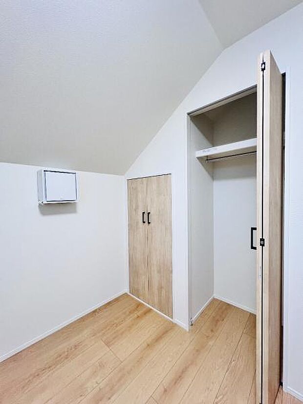 いつでもお部屋をスッキリお使い頂ける収納スペースを設置。