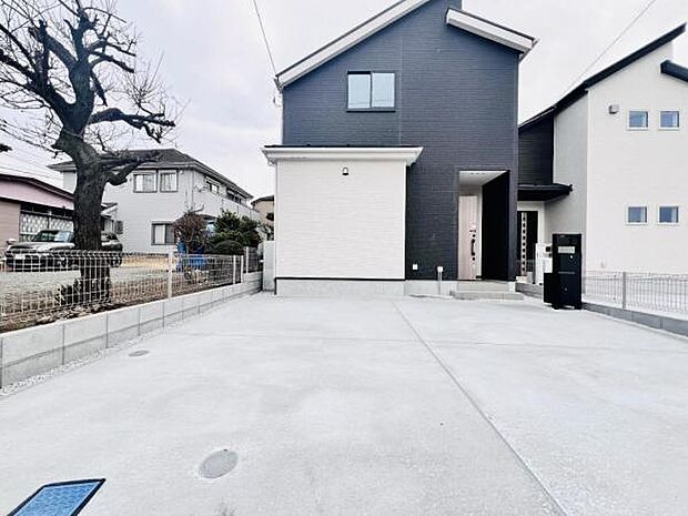 駐車場ももちろん完備しておりますのでお車所有の方にも心強いです。