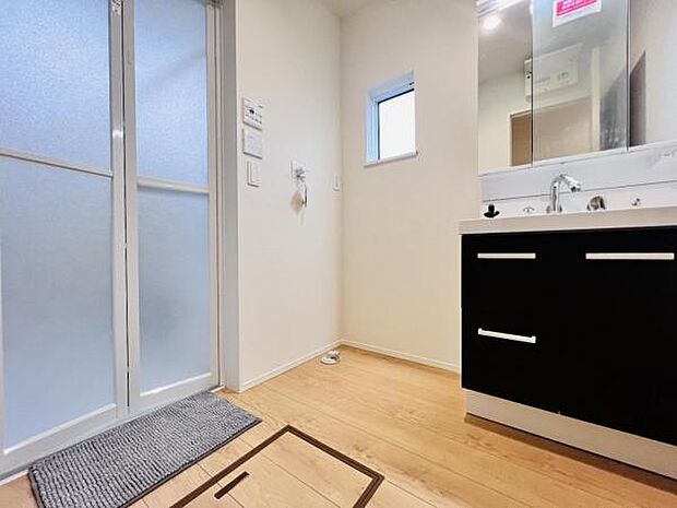 脱衣所は小さなお子様がいるご家庭にも重宝されます。