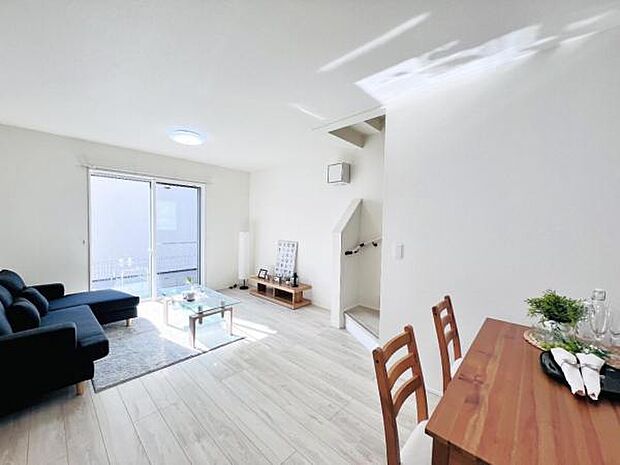 家族団らんの場所としてゆったりと居心地の良いリビングです。