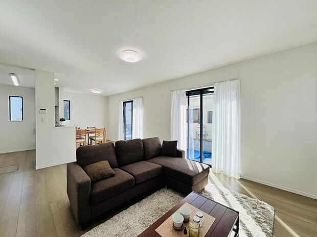 家族団らんの場所としてゆったりと居心地の良いリビングです。