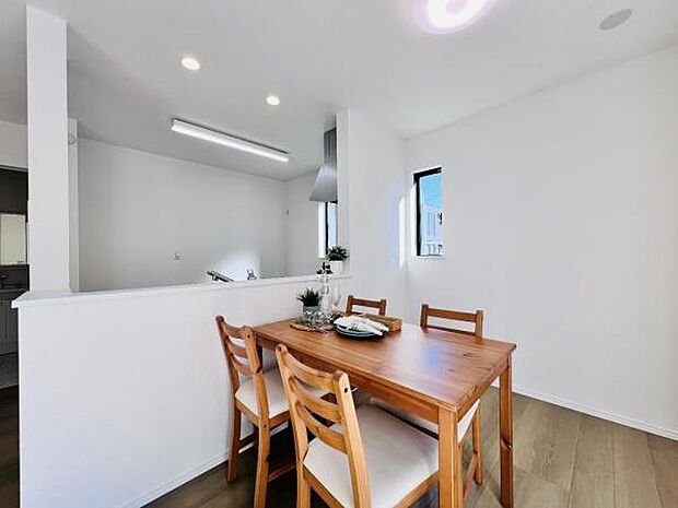 リビングダイニングになります。ご家族そろっての素敵な空間になりそうですね。