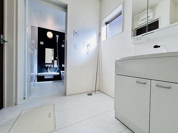 脱衣所は小さなお子様がいるご家庭にも重宝されます。