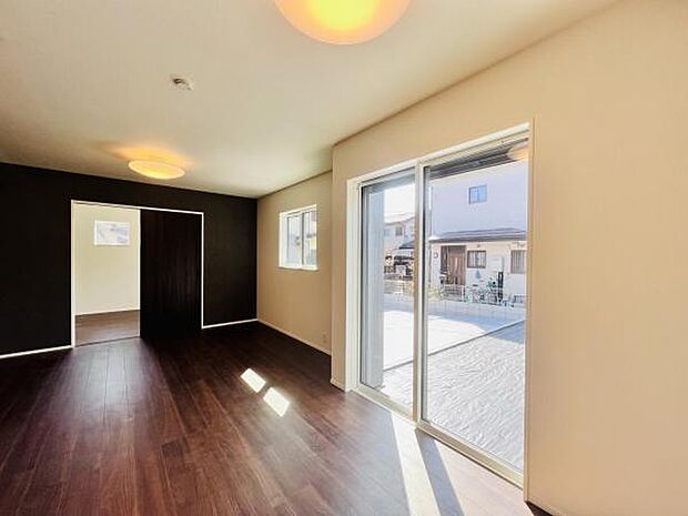 家族団らんの場所としてゆったりと居心地の良いリビングです。