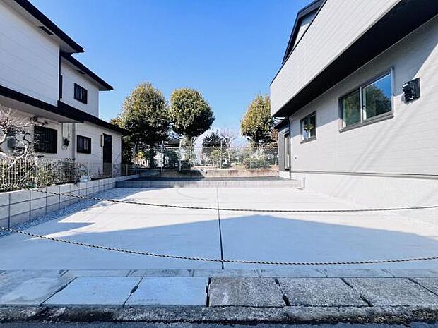 駐車場ももちろん完備しておりますのでお車所有の方にも心強いです。