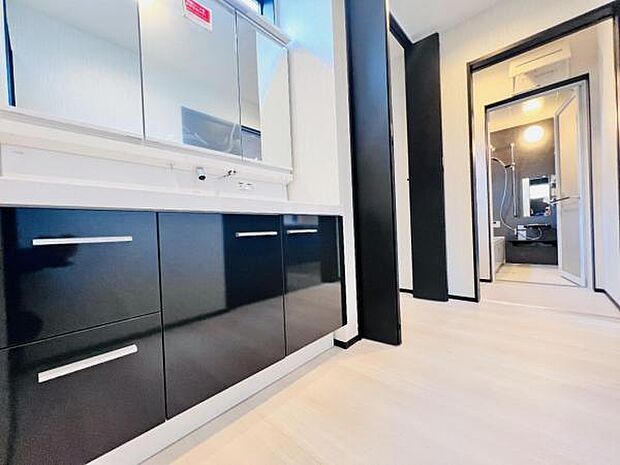 脱衣所は小さなお子様がいるご家庭にも重宝されます。