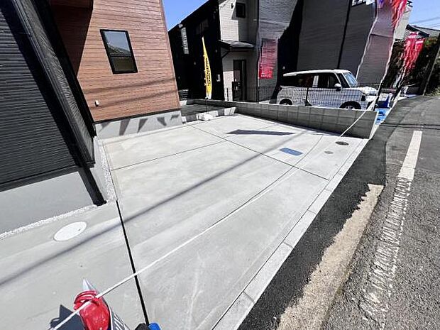駐車場ももちろん完備しておりますのでお車所有の方にも心強いです。