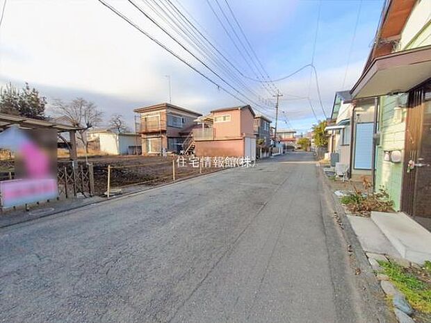 前面道路を含めた現地写真です。